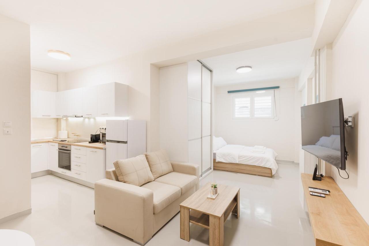 Fully Renovated Luxurious Semi-Basement Studio Atenas Exterior foto