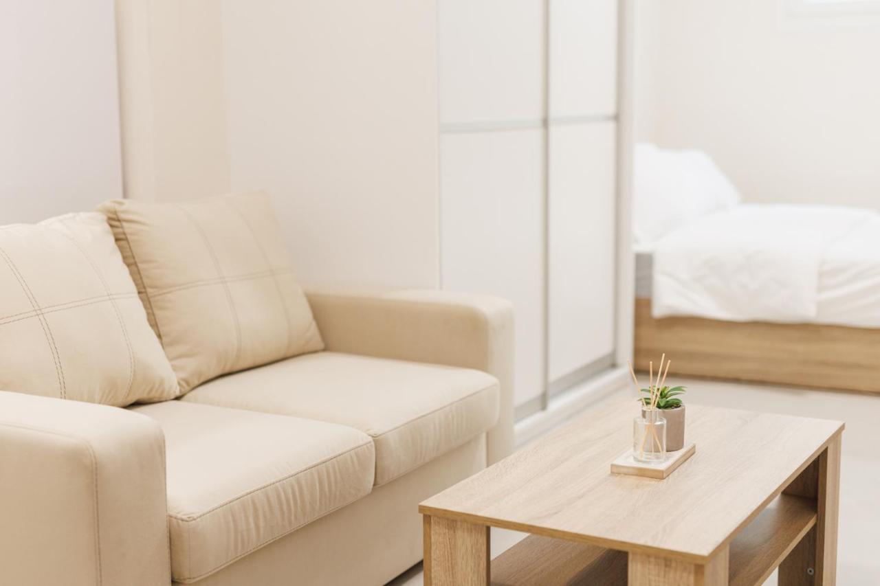 Fully Renovated Luxurious Semi-Basement Studio Atenas Exterior foto