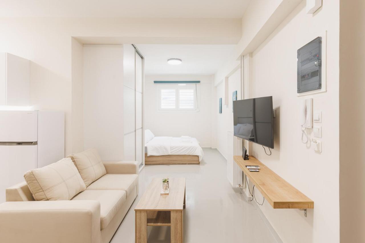 Fully Renovated Luxurious Semi-Basement Studio Atenas Exterior foto
