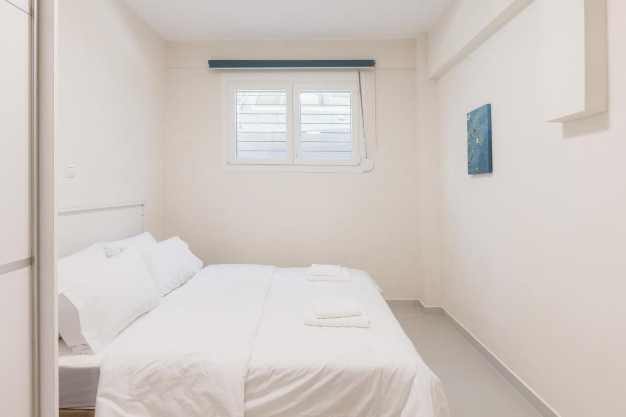 Fully Renovated Luxurious Semi-Basement Studio Atenas Exterior foto