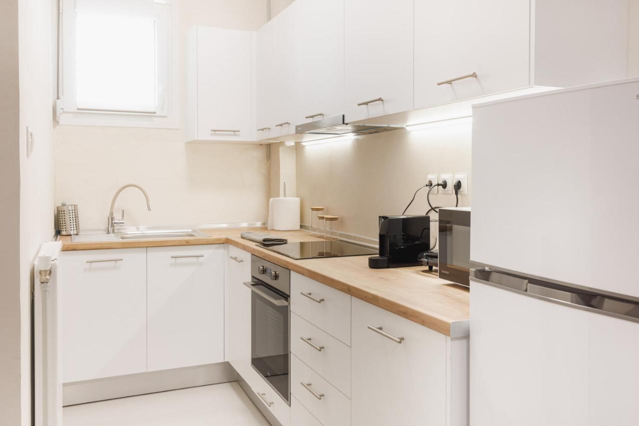 Fully Renovated Luxurious Semi-Basement Studio Atenas Exterior foto