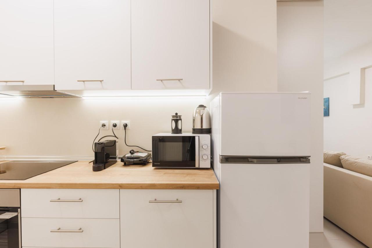 Fully Renovated Luxurious Semi-Basement Studio Atenas Exterior foto
